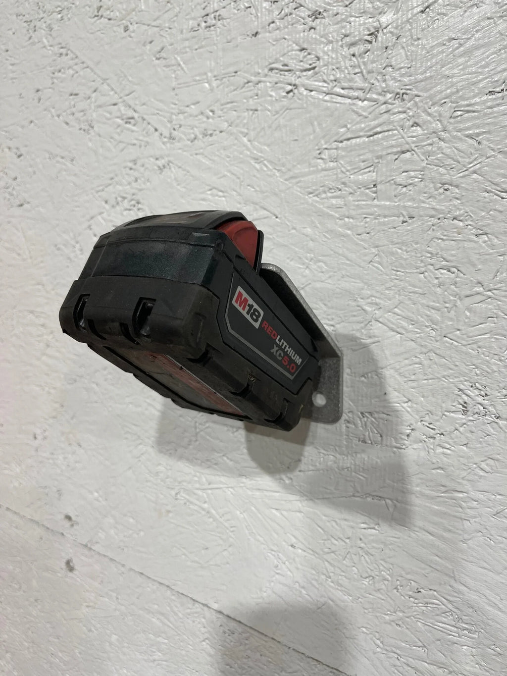 Single Milwaukee m18 battery holder