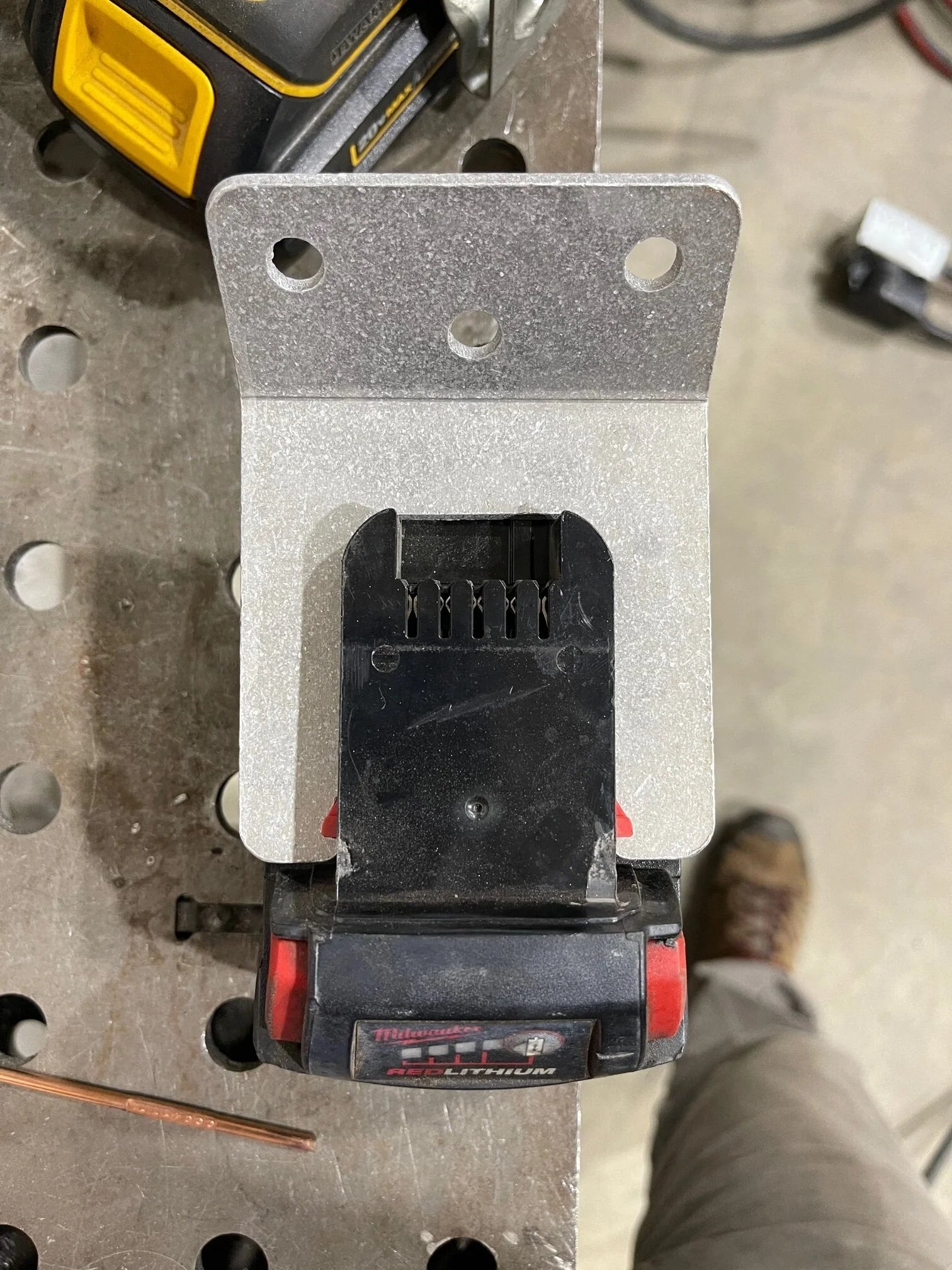 Single Milwaukee m18 battery holder