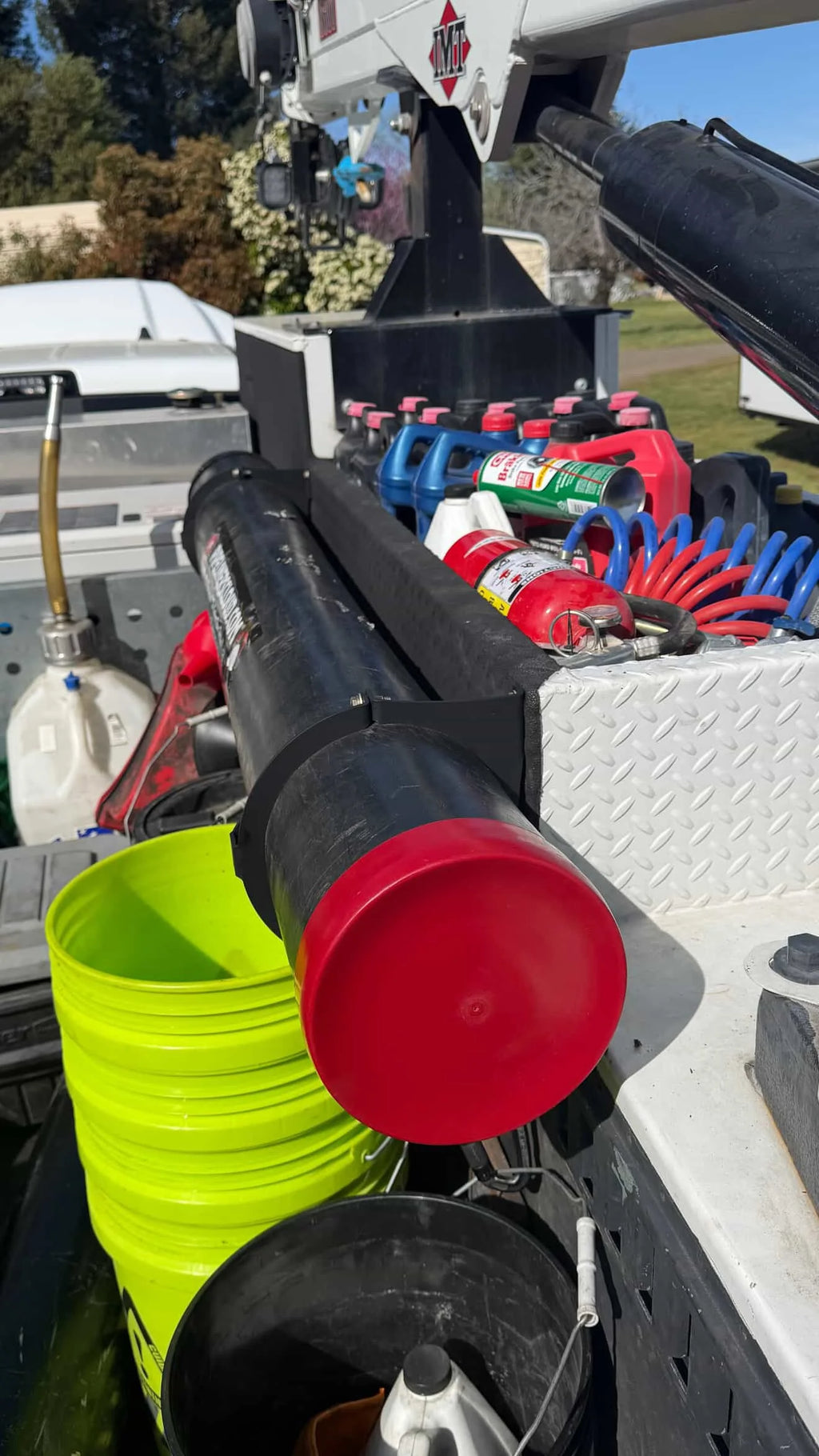 Pipeliner cloud storage tube mounting bracket