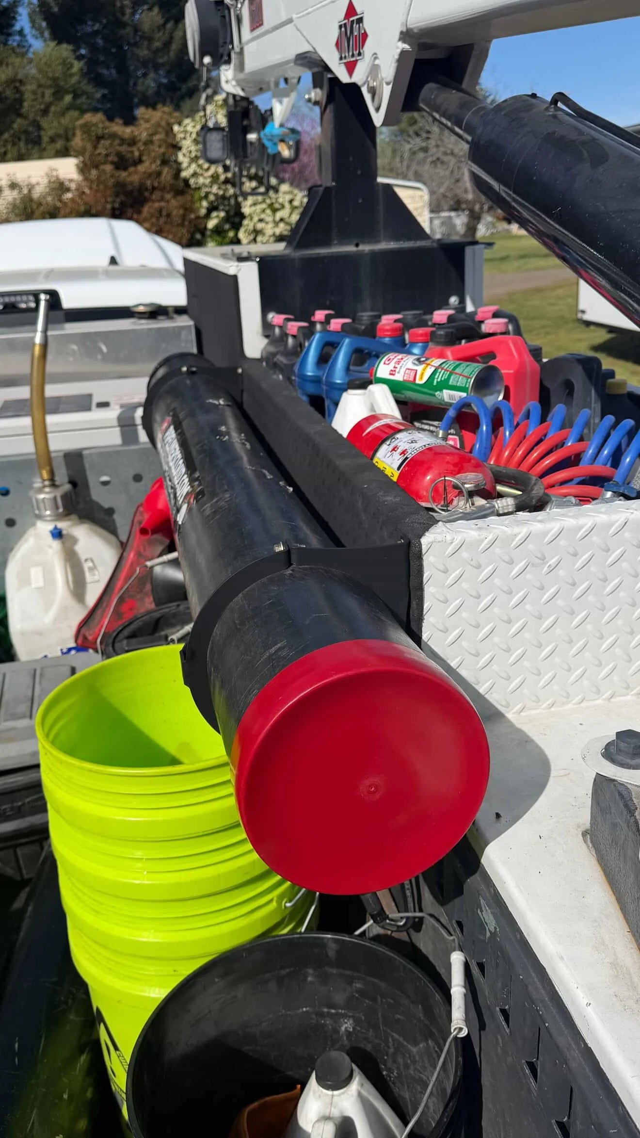 Pipeliner cloud storage tube mounting bracket