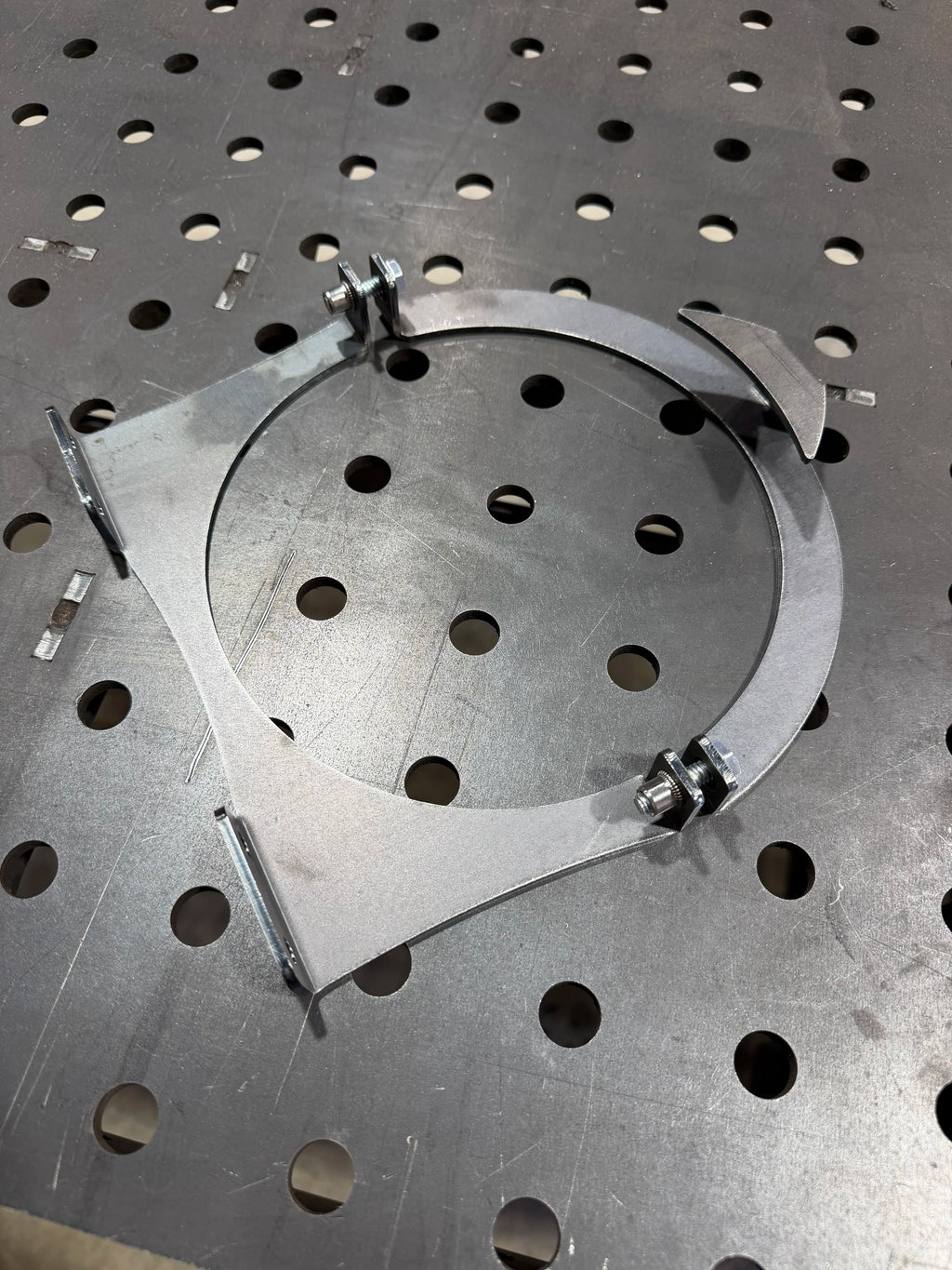 Pipeliner cloud storage tube mounting bracket