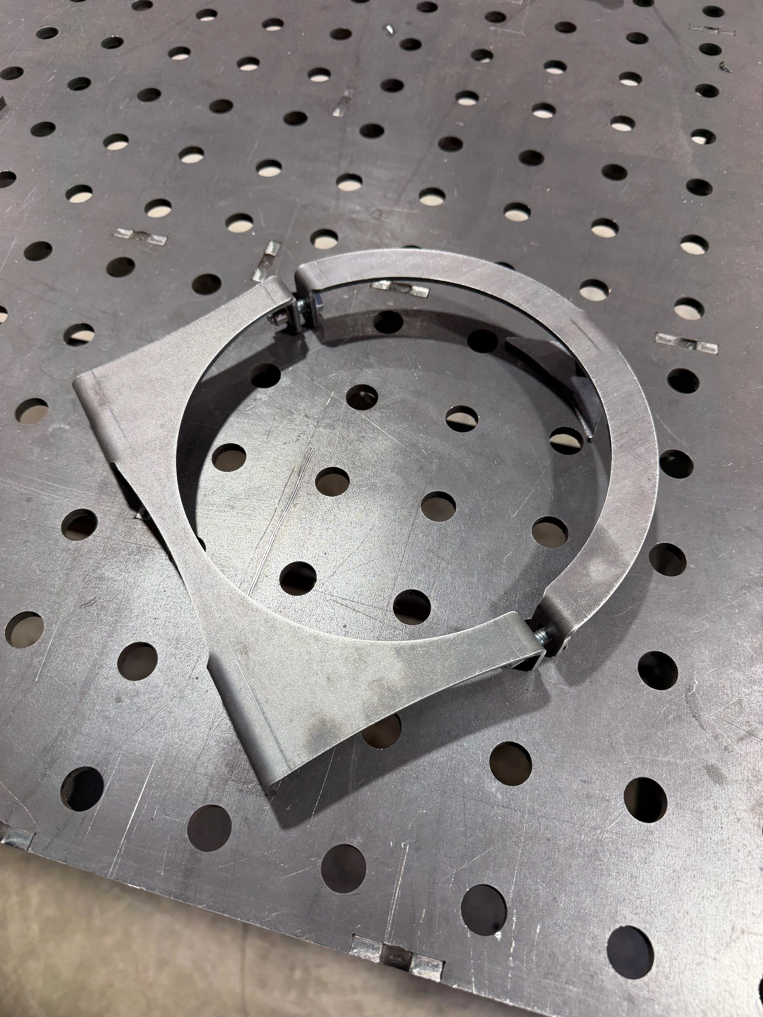 Pipeliner cloud storage tube mounting bracket